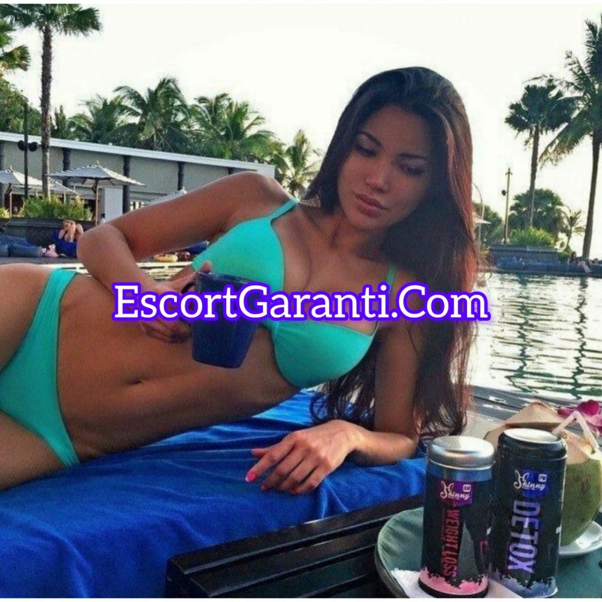 alanya-escort-nevin-plaj-keyfi-yapıyor